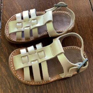 Freshly Picked Bixby Sandal, Platinum, Size 4